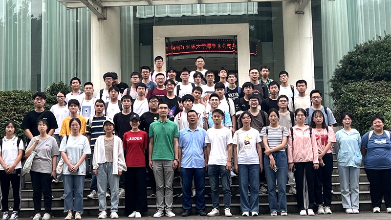 100余位浙江大學(xué)、浙江農(nóng)林大學(xué)學(xué)子到新光公司實(shí)習(xí)