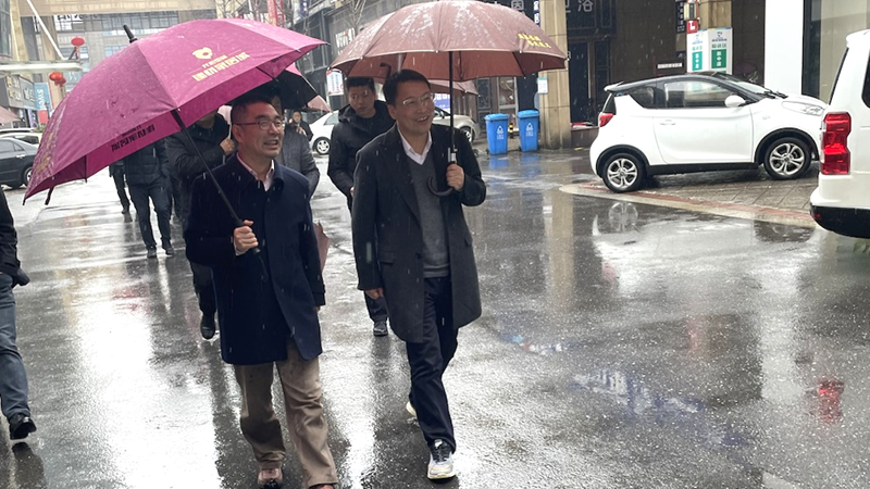 武義縣委常委、副縣長(zhǎng)邱凌云一行調(diào)研龍游國(guó)際建材家居城