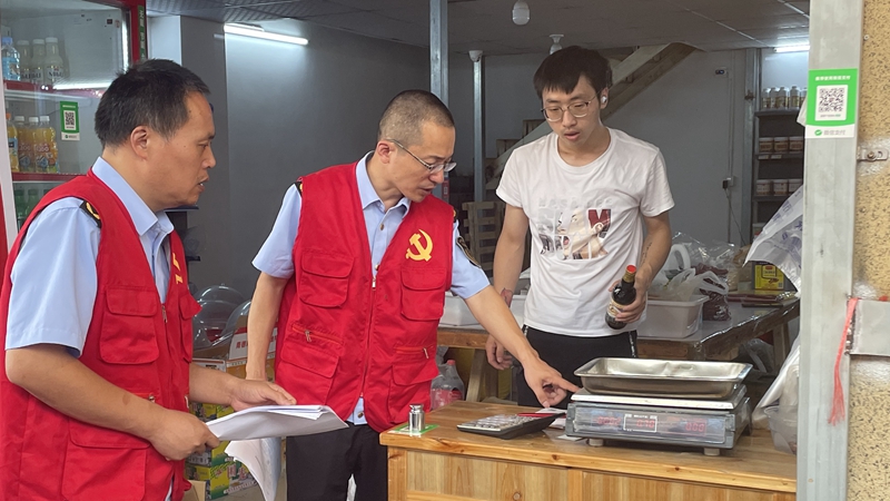 浦江農批市場開展“亮出黨員身份，引領誠信經(jīng)營”主題黨日活動